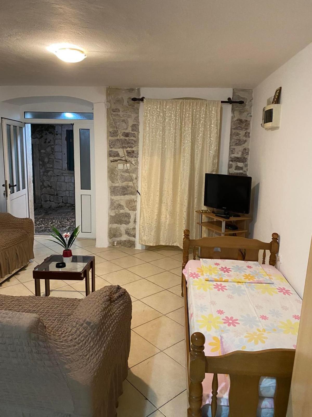 Pavle Apartmani Risan Exterior foto