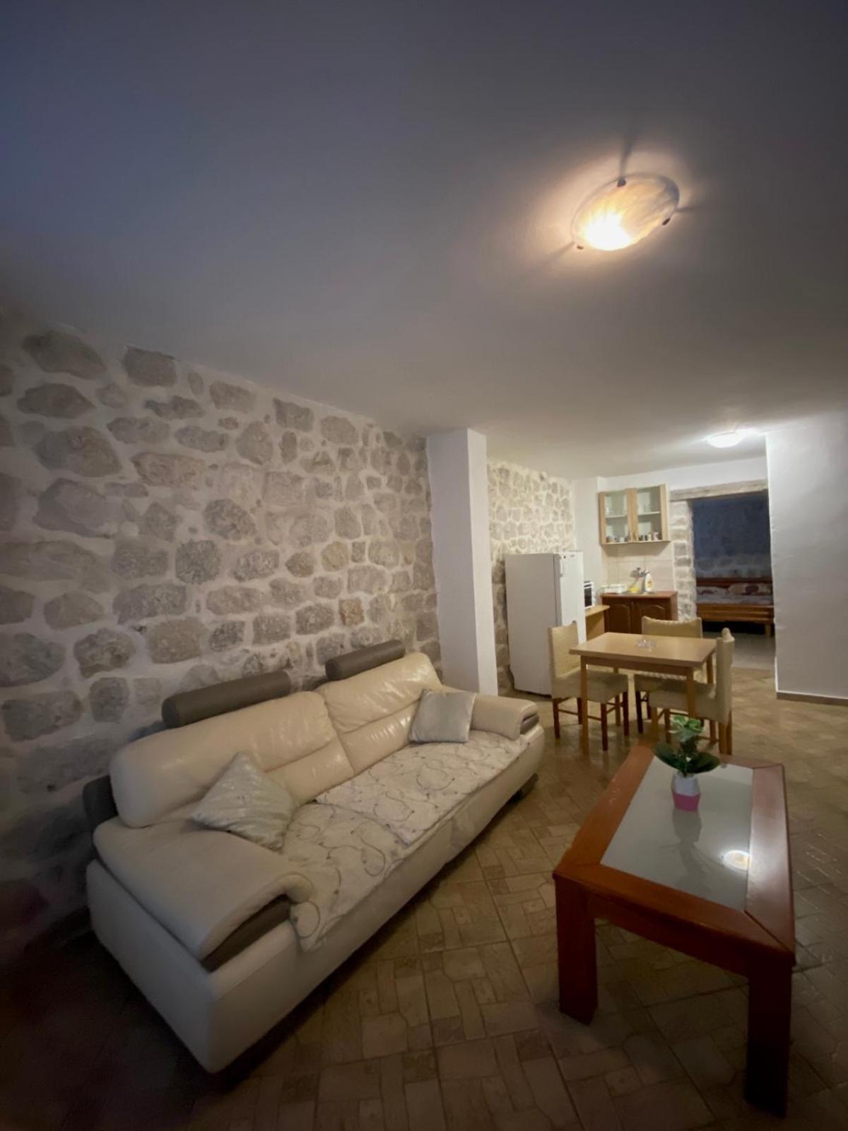 Pavle Apartmani Risan Exterior foto