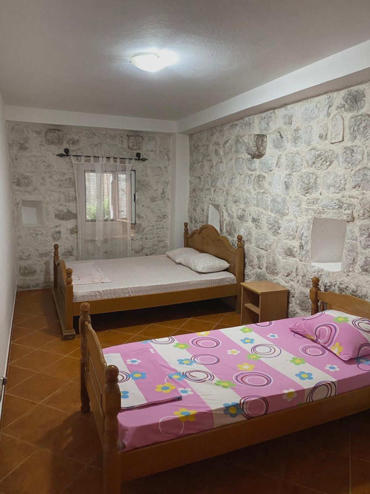 Pavle Apartmani Risan Exterior foto